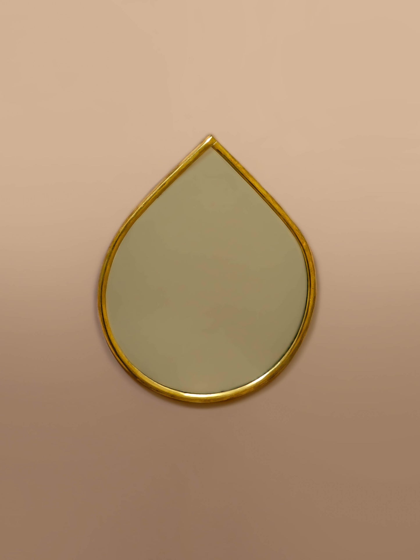 Miroir NAÏLA en forme de Goutte, serti à la main en laiton doré